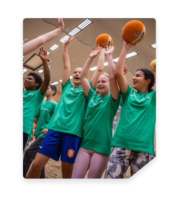 Kinderen doen schoolsport in Den Haag